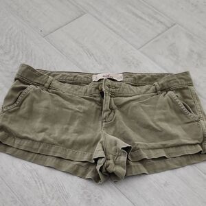 🐻 Hollister Olive Women’s Casual Low-Rise Shorts